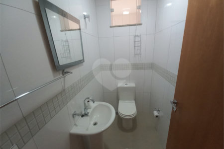 Excelente sobrado a venda no Condomínio Parque Sabará.