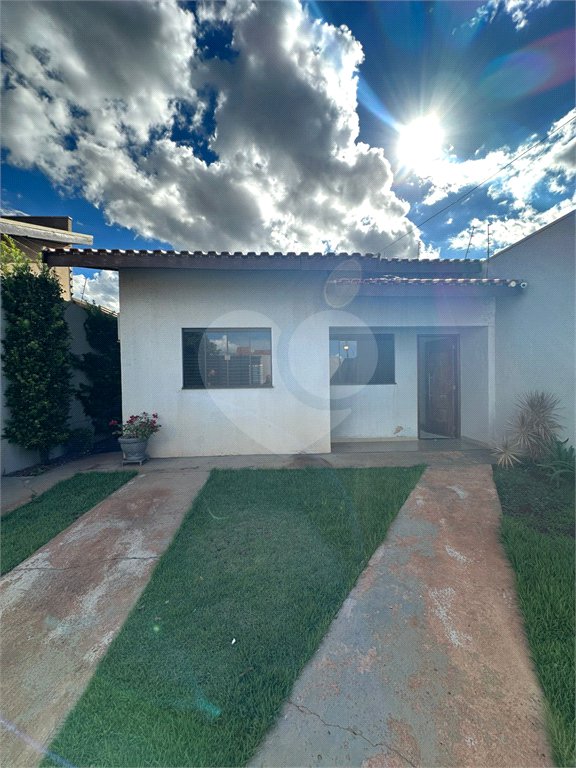 Casa à venda com 3 quartos, sendo 1 suíte,  em Jardim Estoril, Ponta Porã, MS