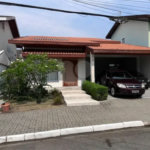 Casa à venda com 5 quartos, sendo 1 suíte, no condomínio Portal da Serra, São José dos Campos - SP