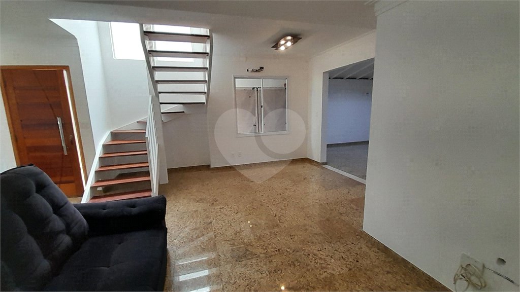 Casa à venda com 3 quartos, sendo 1 suíte, no condomínio Residencial Jardins, São Bernardo do Campo - SP