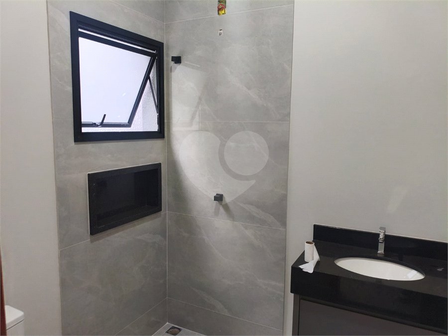 Casa à venda com 3 quartos, sendo 1 suíte,  no condomínio Tivolli, Itapetininga - SP