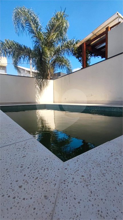 Casa à venda com 3 quartos, sendo 1 suíte,  no condomínio Terras de São Fernando, Cotia - SP