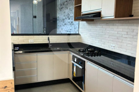 Casa à venda com 3 quartos, sendo 1 suíte, no condomínio Marselha IV, São Roque - SP