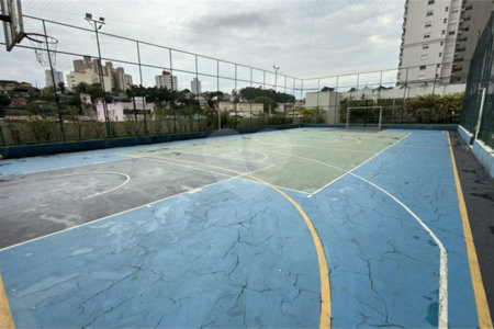 Apartamento de 155 m² com 4 dormitórios, varanda e 2 vagas de garagem. Condomínio com piscinas adulto, infantil e aquecida, lazer e portaria 24 horas.