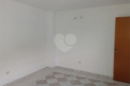 Sobrado à venda com 3 quartos, sendo 1 suíte, em Parque Ramos Freitas, São Paulo, SP