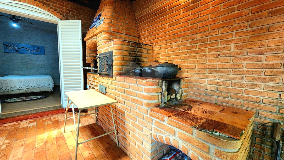 Casa à venda com 4 quartos, sendo 1 suíte, em Jardim Nova Época, Araraquara, SP