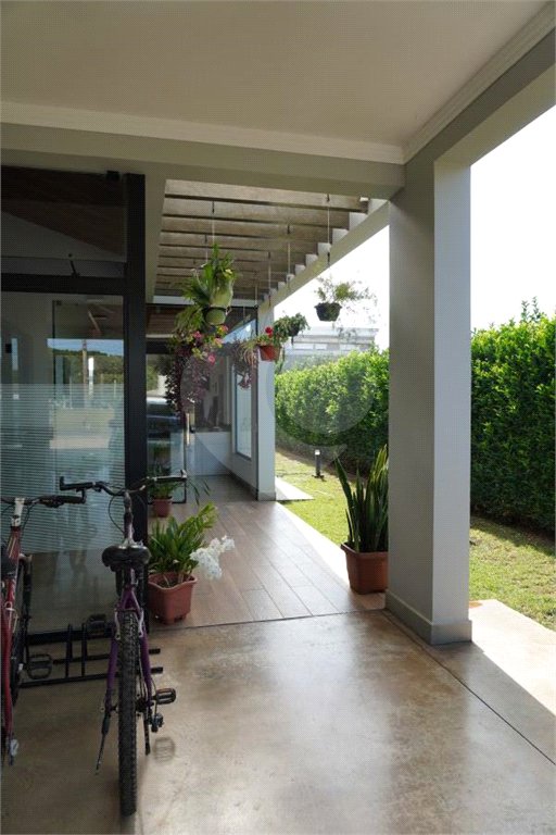 Casa à venda com 4 quartos, sendo 2 suítes, no condomínio Primavera, Salto - SP