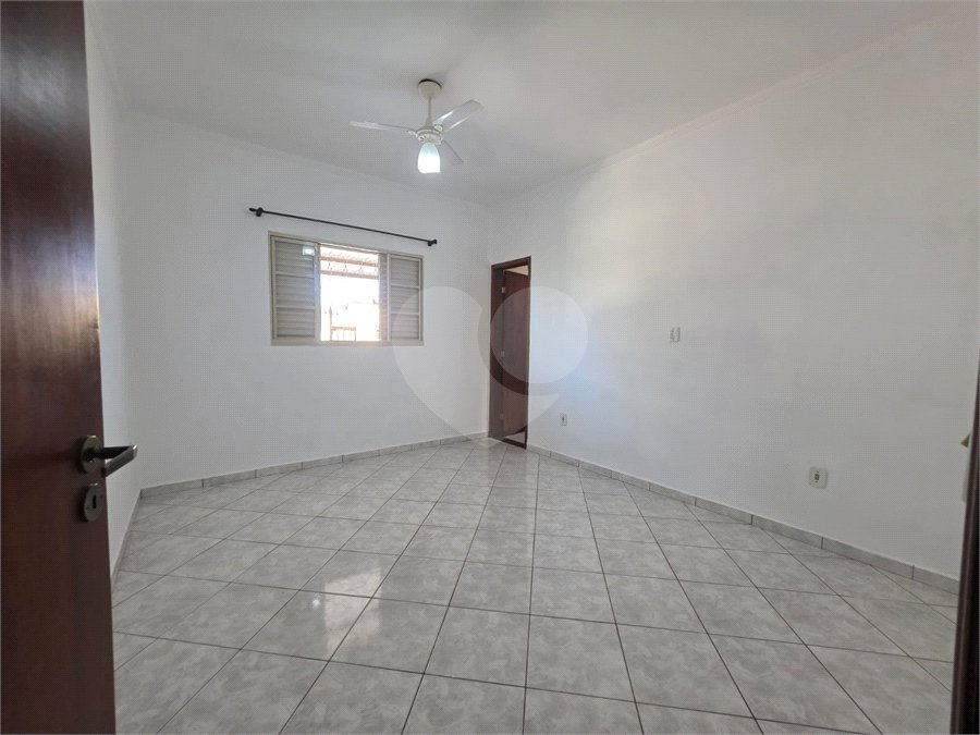 Casa à venda com 3 quartos, sendo 2 suítes, em Jardim Santo Antônio, Valinhos, SP