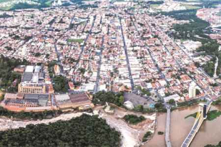 Casa à venda com 4 quartos, sendo 1 suíte, em Jardim São Judas Tadeu, Salto, SP