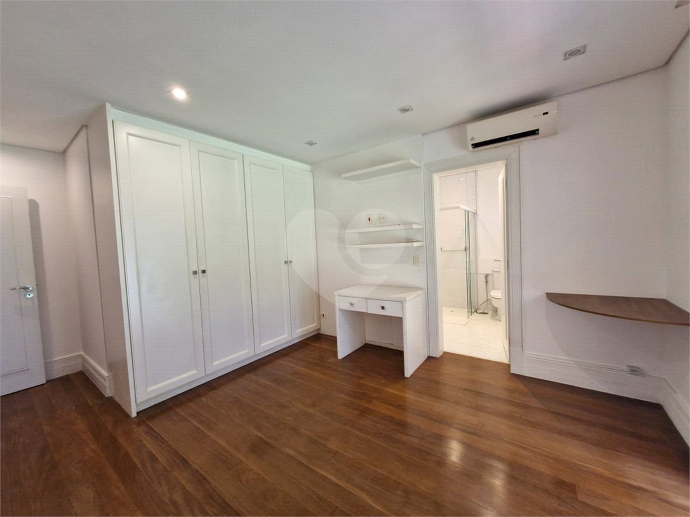Casa à venda com 4 suítes no condomínio Chácara Flora, São Paulo - SP