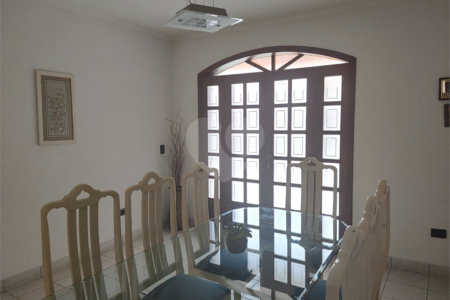 Casa à venda com 4 quartos, sendo 2 suítes, em Parque dos Príncipes, São Paulo, SP