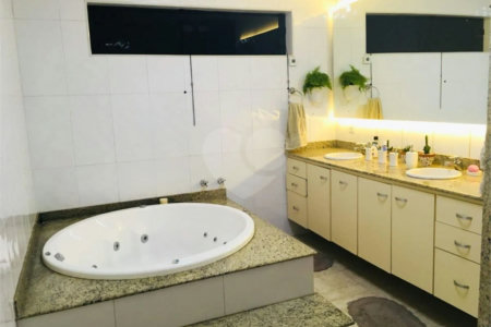 Casa à venda com 6 quartos, sendo 5 suítes, em Jardim São Bento, São Paulo, SP
