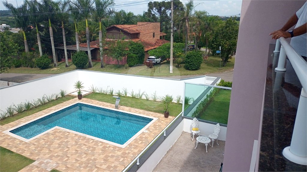 Casa à venda com 5 suítes no condomínio Village da Serra, Araçoiaba da Serra - SP