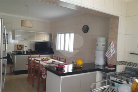 Sobrado à venda com 3 quartos, sendo 1 suíte, em Vila Nivi, São Paulo, SP