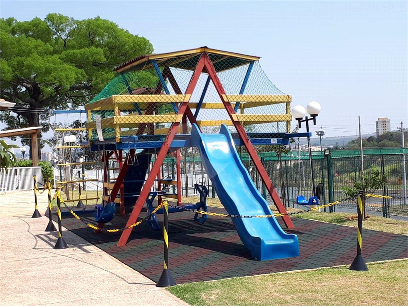 Casa à venda com 3 suítes no condomínio Portal do Jequitibá, Valinhos - SP