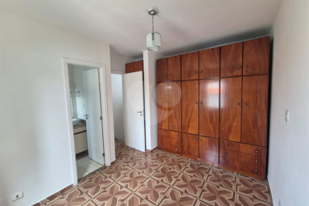 Casa à venda com 3 quartos, sendo 2 suítes, no condomínio Quintas Marajoara, São Paulo - SP