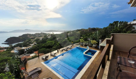 Casa à venda com 5 quartos, sendo 4 suítes, em Albatroz, Armação dos Búzios, RJ