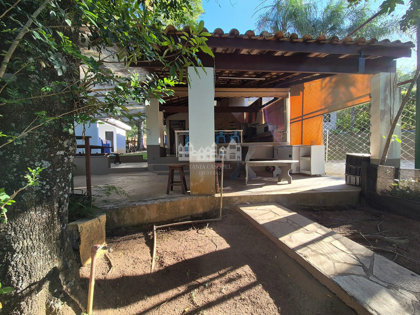 Casa Pé na Água em Atibaia com Acesso à Represa e Mais de 3.000 m² de Natureza