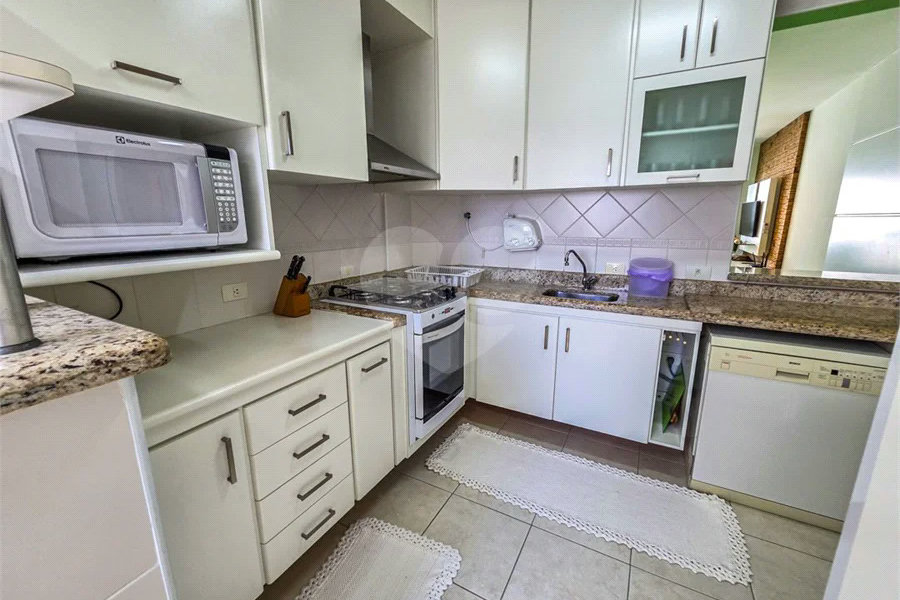 Apartamento à venda com 2 quartos, sendo 1 suíte, em Riviera de São Lourenço, Bertioga, SP