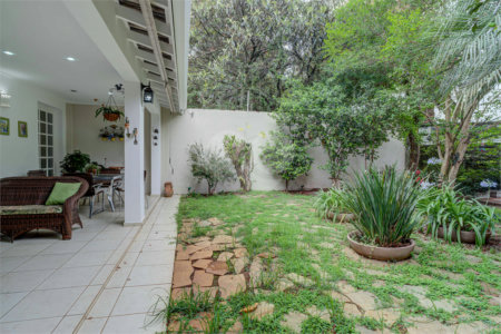 Casa à venda ou para alugar com 4 quartos, sendo 2 suítes, em Ibirapuera, São Paulo, SP