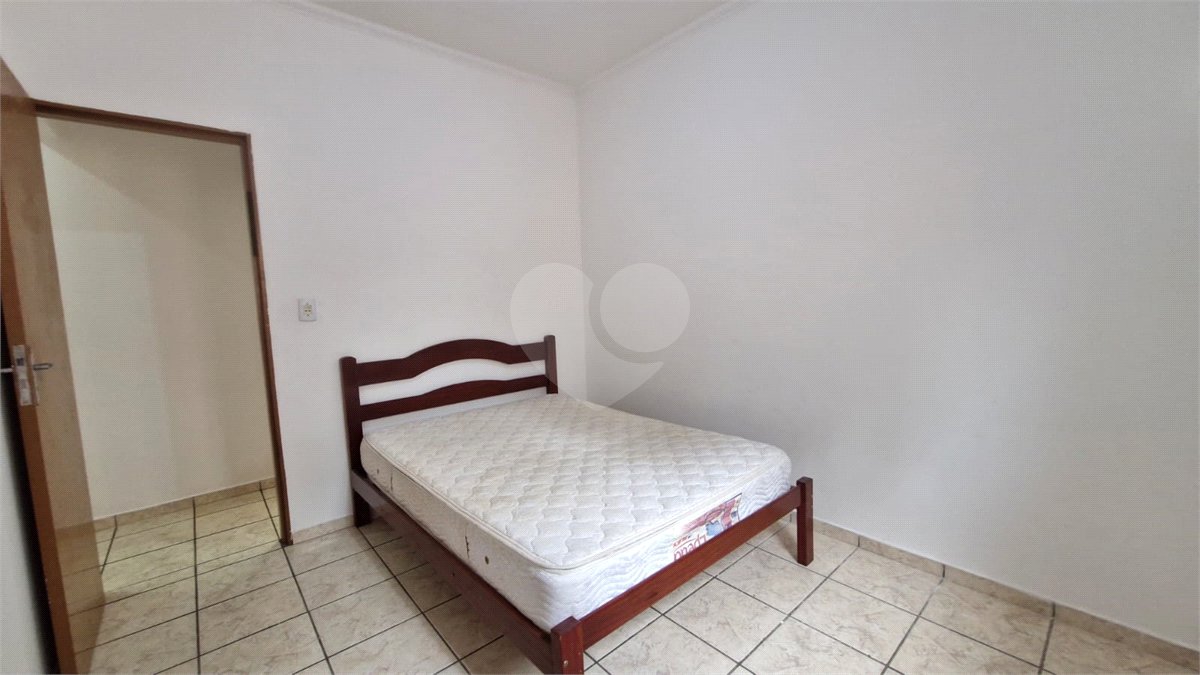 Casa para alugar com 3 quartos, sendo 1 suíte, no condomínio Santa Mônica, Atibaia - SP