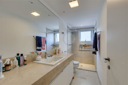 Apartamento à venda com 4 quartos, sendo 1 suíte, em Santo Amaro, São Paulo, SP