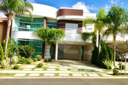 Indaiatuba - Casa no Condomínio Amstalden - Sobrado - 4 suítes - 2 banheiros sociais - Piscina aquecida com Hidro - Móveis planejados - 334,89 de obra - 370 construção com a piscina - IPTU 513,00 - Condomínio 1091,00 - Condomínio com salão de festa - Quadra de futebol - Lago para pescas