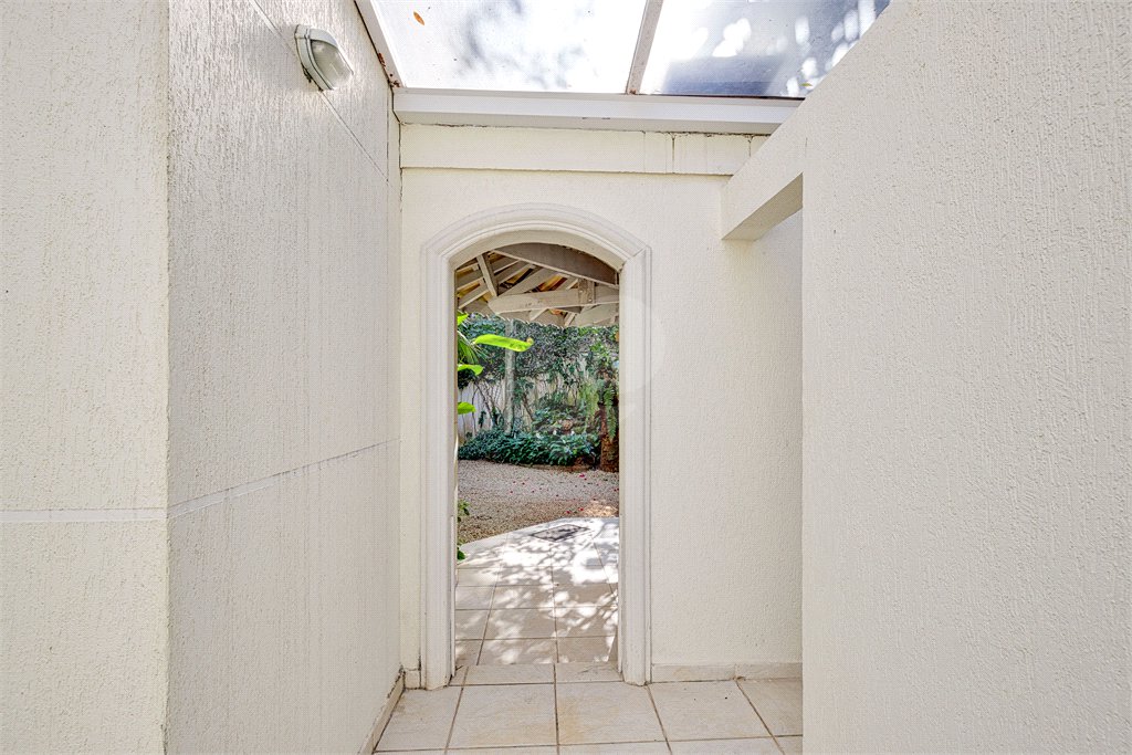 Casa à venda com 4 suítes no condomínio Solar Andaluz, São Paulo - SP