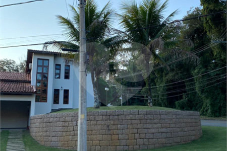 Casa à venda ou para alugar com 4 suítes no condomínio Estância Marambaia, Vinhedo - SP