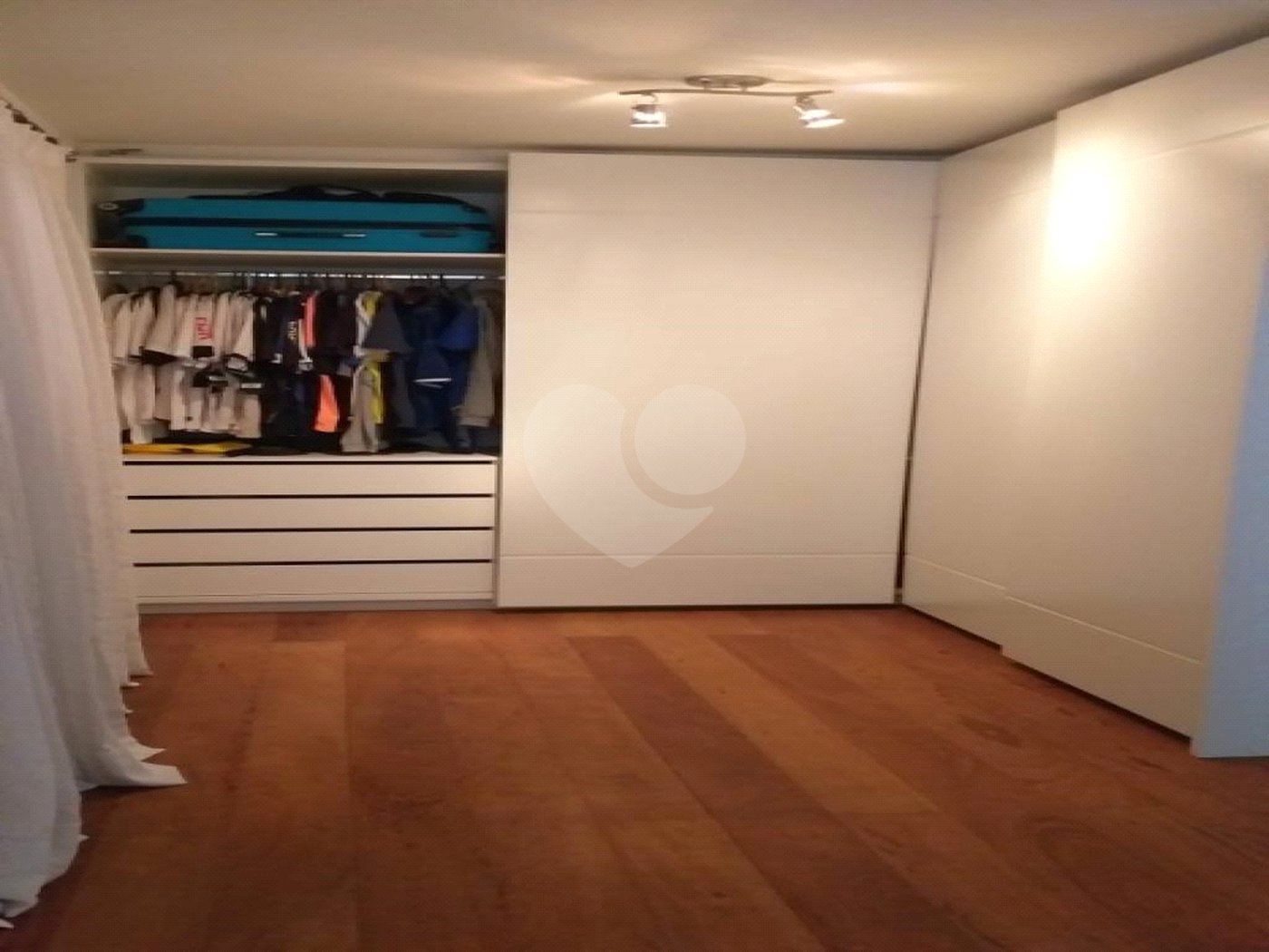 Casa à venda com 4 quartos, sendo 3 suítes,  em Jardim Bonfiglioli, São Paulo, SP