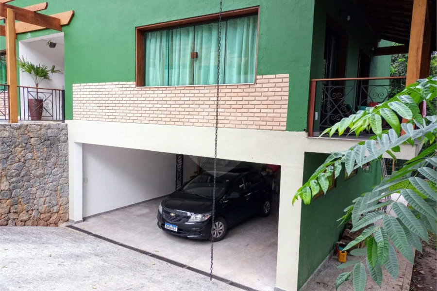 Casa à venda ou para alugar com 5 quartos, sendo 4 suítes, no condomínio Associação Reserva das Hortênsias, Mairiporã - SP