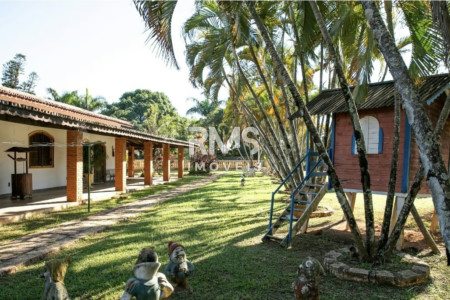 Chácara à venda com 4 quartos, sendo 1 suíte,  em Colinas do Mosteiro de Itaici, Indaiatuba, SP