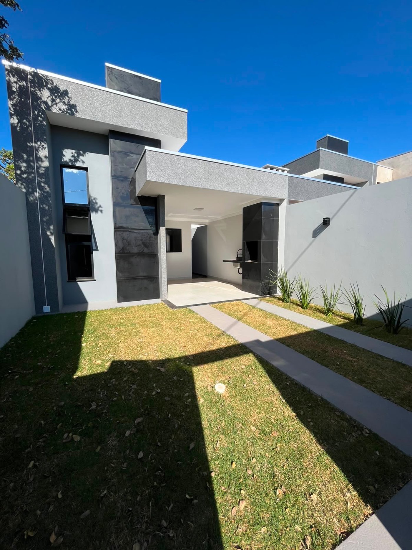 Casa à venda com 3 quartos, sendo 1 suíte,  em Bela Vista da Lagoa, Três Lagoas, MS