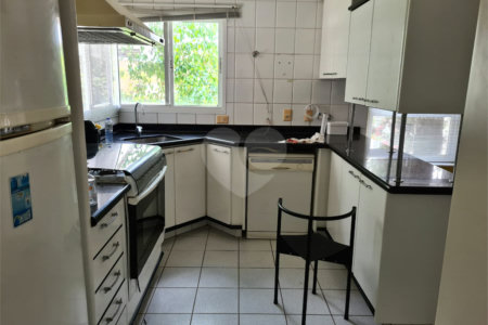 Casa à venda com 6 quartos, sendo 4 suítes, no condomínio Jardim Paulista I, Vinhedo - SP