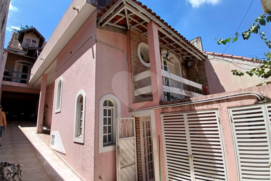Sobrado à venda com 8 quartos, sendo 2 suítes, em Tremembé, São Paulo, SP
