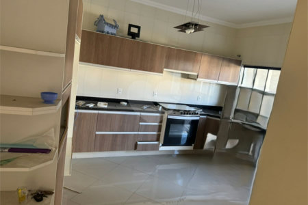 Casa à venda com 4 quartos, sendo 1 suíte, em Vila Santana, Sorocaba, SP