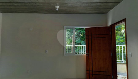 Casa à venda com 3 quartos, sendo 1 suíte,  em Barreiro, Mairiporã, SP