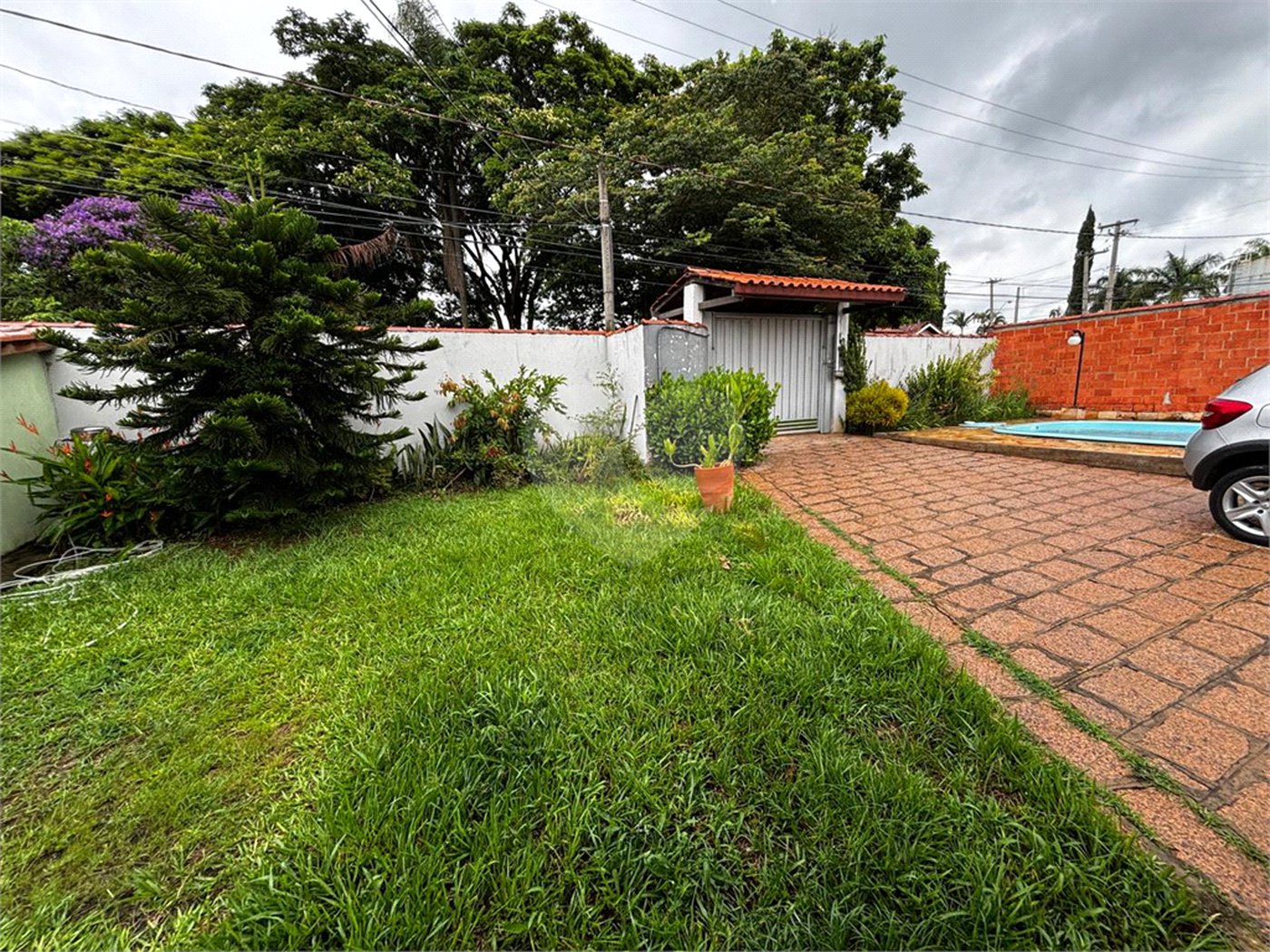 Casa à venda com 4 quartos, sendo 2 suítes, no condomínio Zuleika Jabour, Salto - SP