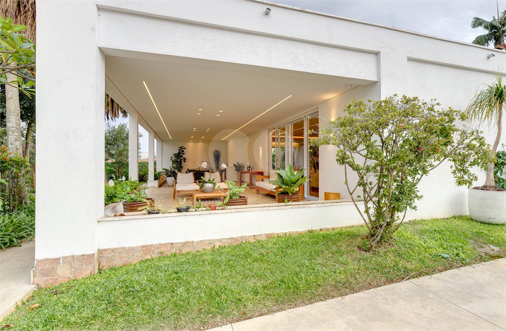 Casa Térrea à venda ou para alugar com 4 suítes em Alto da Boa Vista, São Paulo, SP