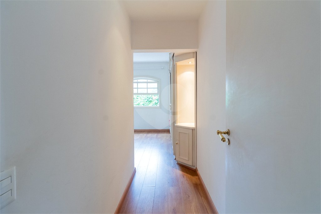 Casa à venda com 4 quartos, sendo 2 suítes,  no condomínio Vila das Flores, São Paulo - SP