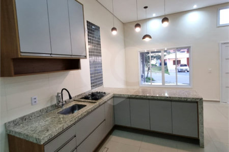 Casa à venda com 3 quartos, sendo 1 suíte, no condomínio Horto Florestal Villagio, Sorocaba - SP
