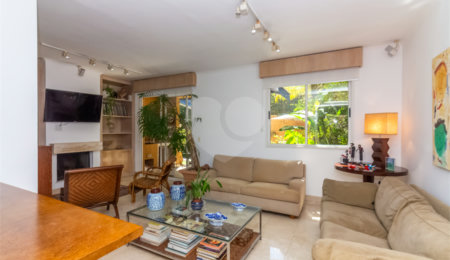 Casa à venda com 4 quartos, sendo 2 suítes,  em Alto da Boa Vista, São Paulo, SP