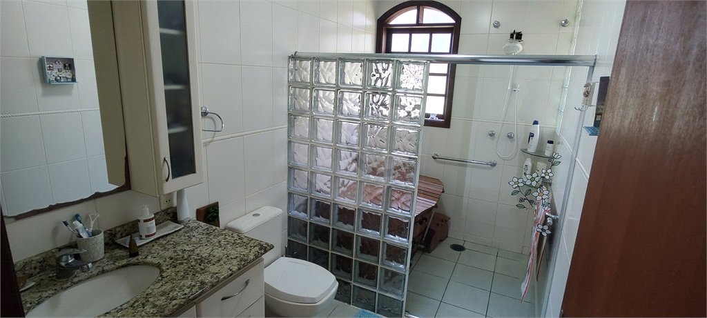 Casa à venda com 3 quartos, sendo 1 suíte, no Centro, Extrema, MG