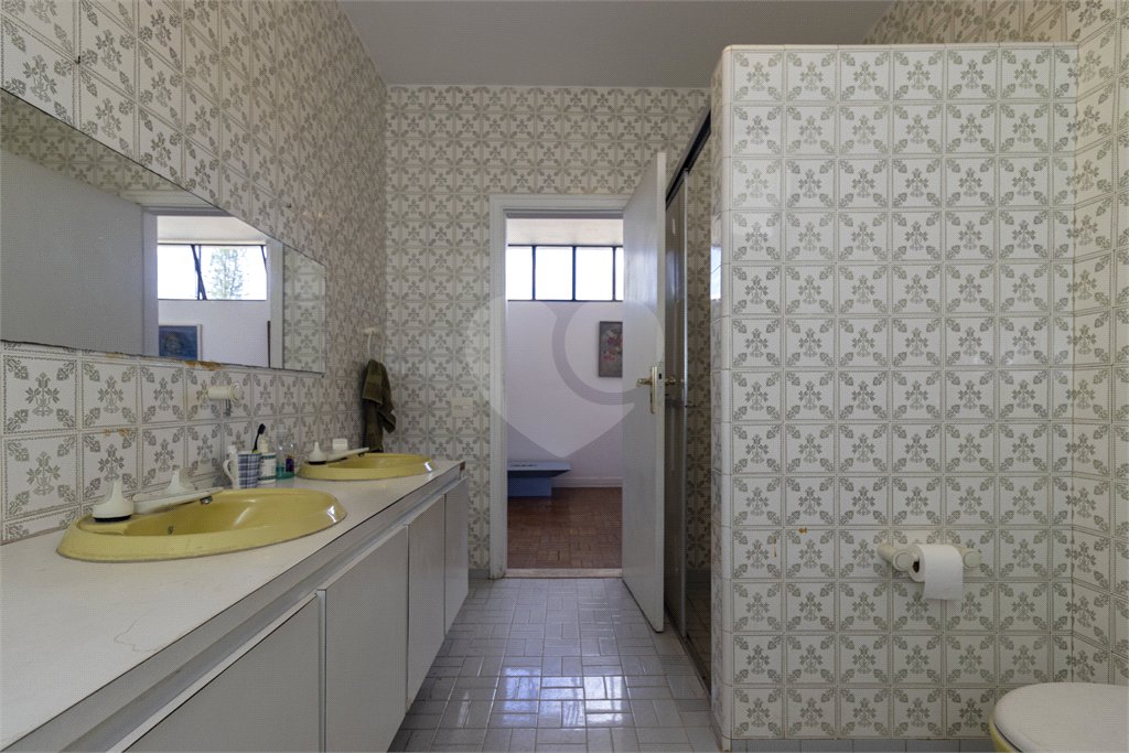 Sobrado à venda com 4 quartos, sendo 2 suítes,  em Vila Morumbi, São Paulo, SP