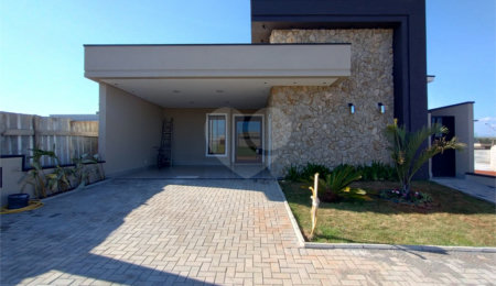 Casa à venda com 3 suítes no condomínio Residencial Golden Ville, Itapetininga - SP