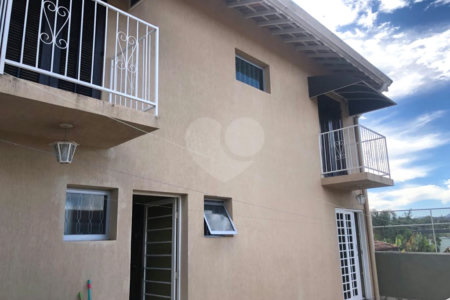 Casa à venda com 3 quartos, sendo 2 suítes,  em Jardim do Lago, Atibaia, SP