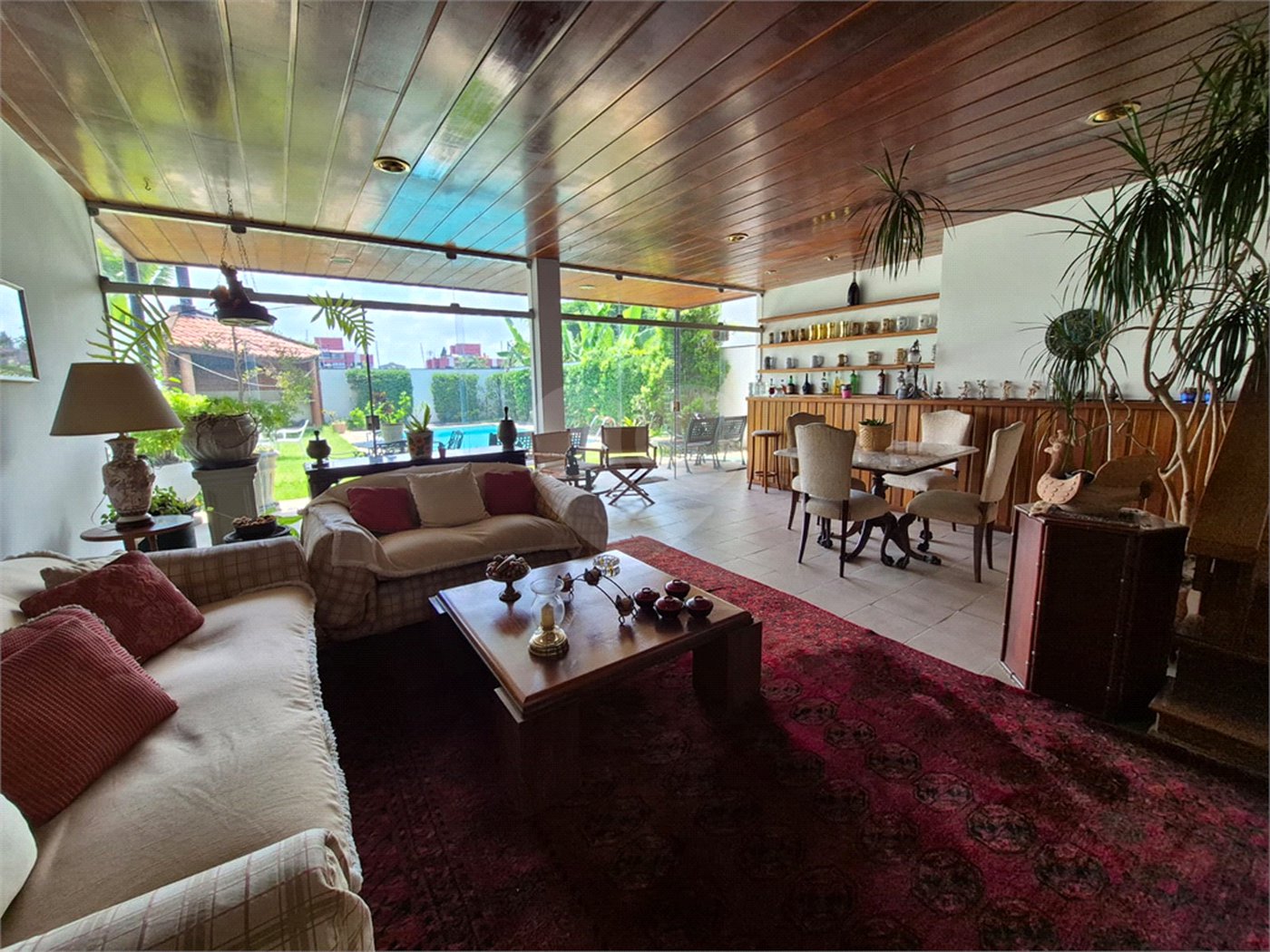 Casa de Vila à venda ou para alugar com 4 quartos, sendo 2 suítes,  em Jardim Leonor, São Paulo, SP