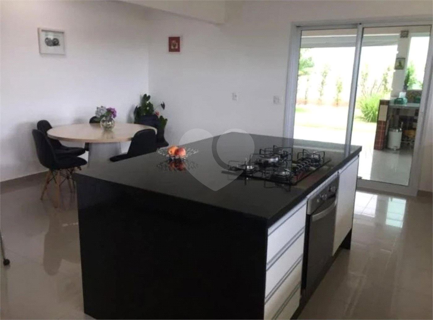 Condomínio à venda com 4 quartos, sendo 2 suítes, em Colinas do Paratehy, Mogi das Cruzes, SP