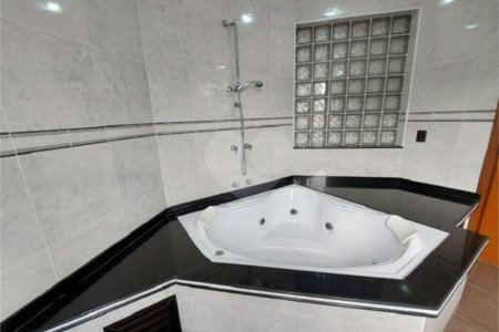 Casa à venda com 4 suítes no condomínio Reserva Colonial, Valinhos - SP