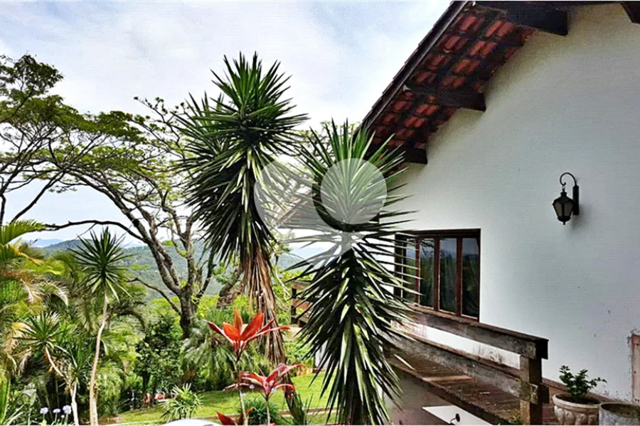 Casa à venda com 6 quartos, sendo 3 suítes, em Serra da Cantareira, Mairiporã, SP